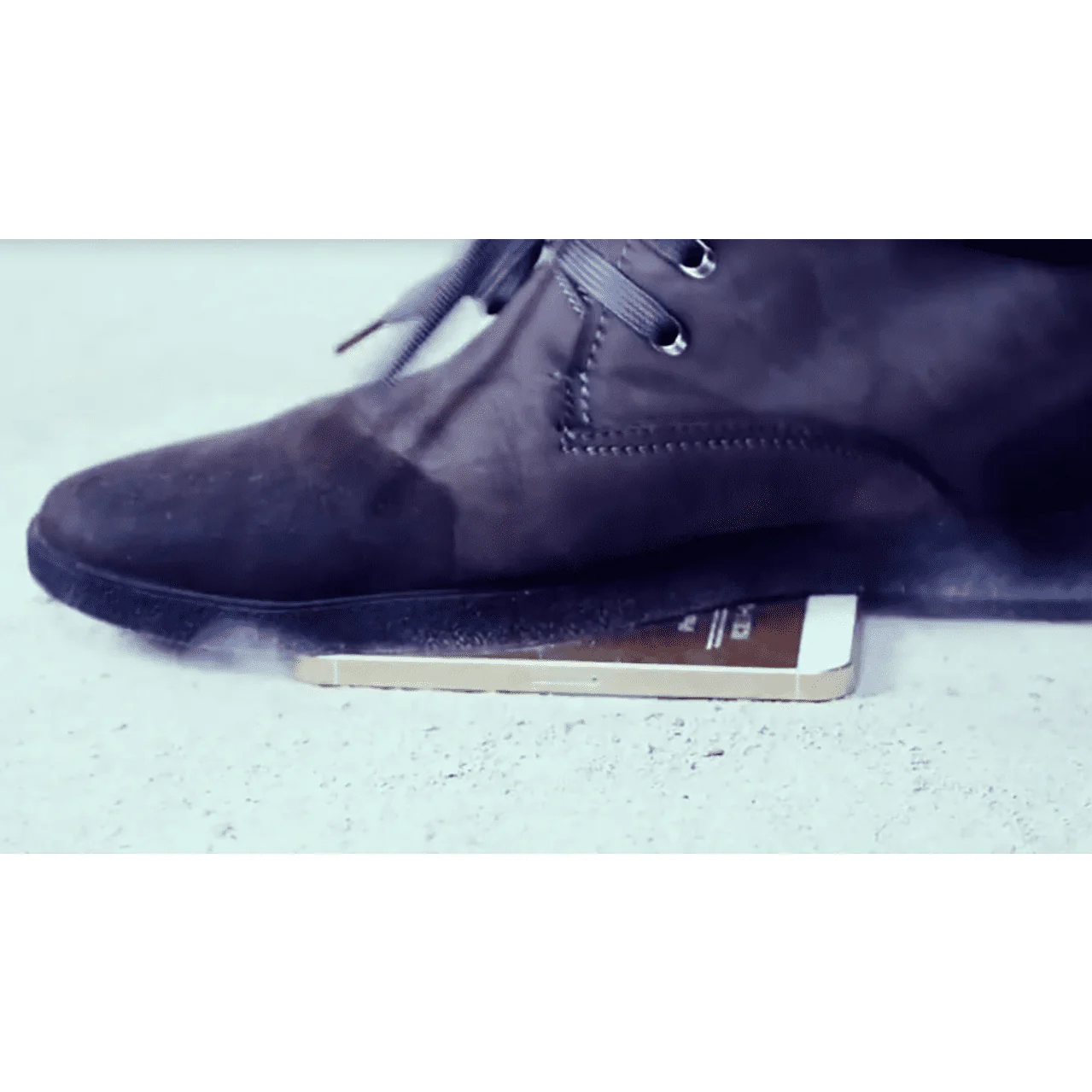 iConic (Gold Edition) by Shin Lim - Trick - Image 3