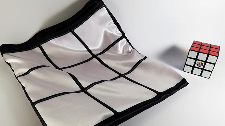 Qubik's Quick Change Bag by Lee Alex - Image 2