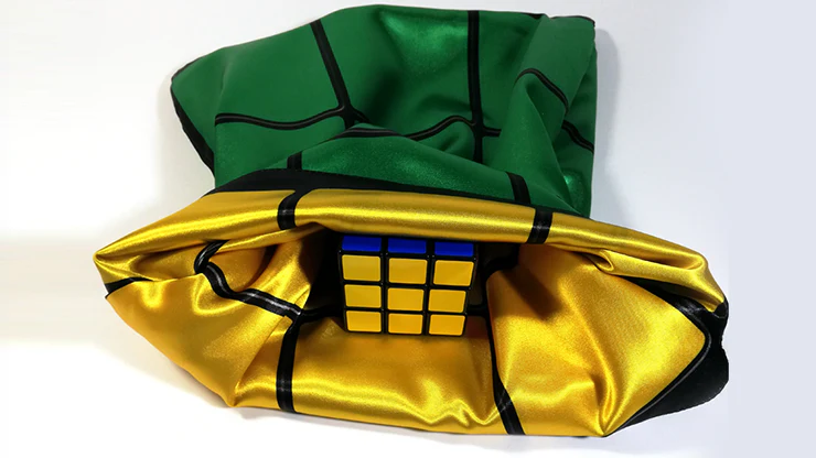 Qubik's Quick Change Bag by Lee Alex - Image 4